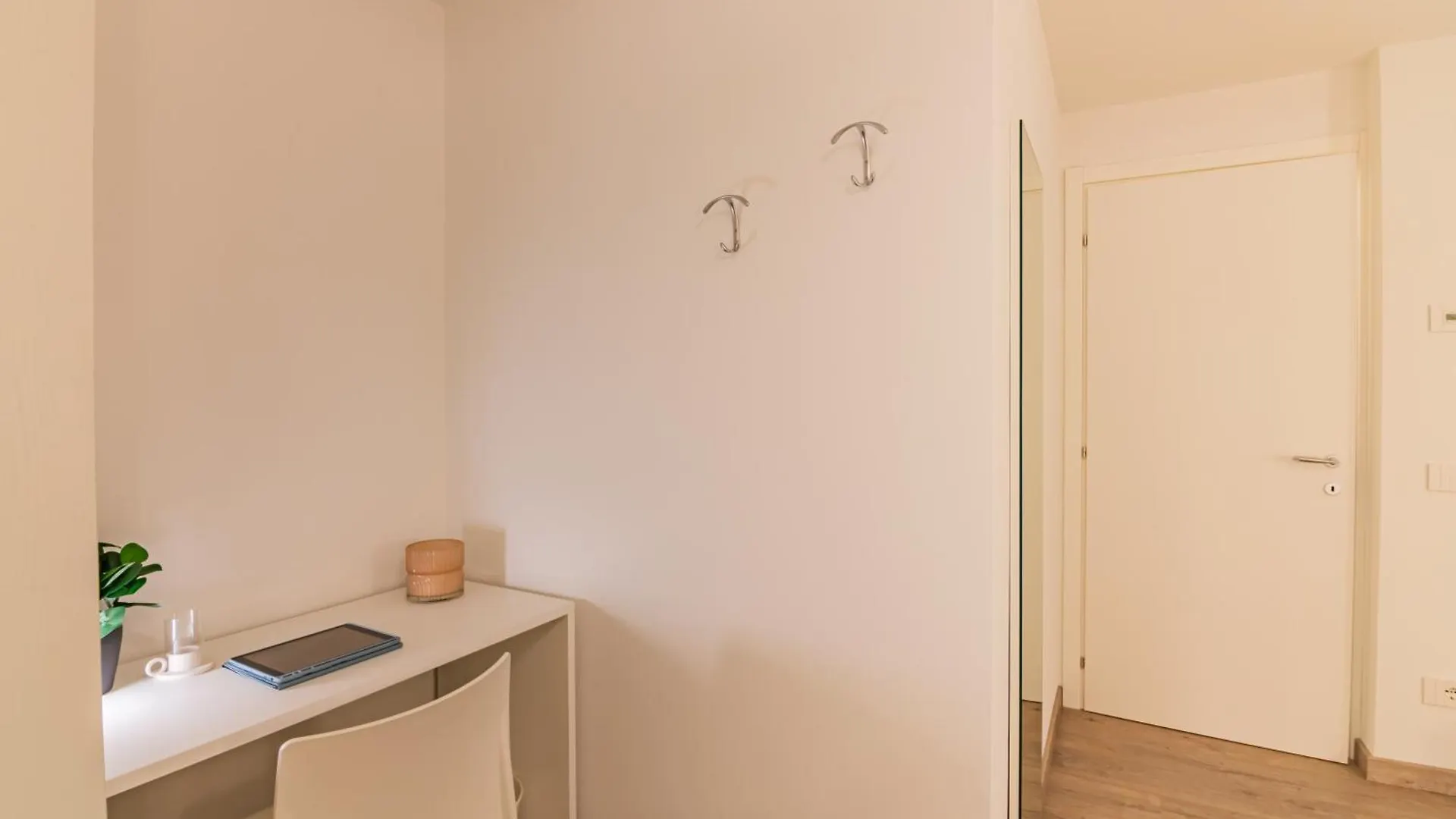 Villa Dei Venti - Fohn Apartment By Curtiaffitti Pianello Del Lario